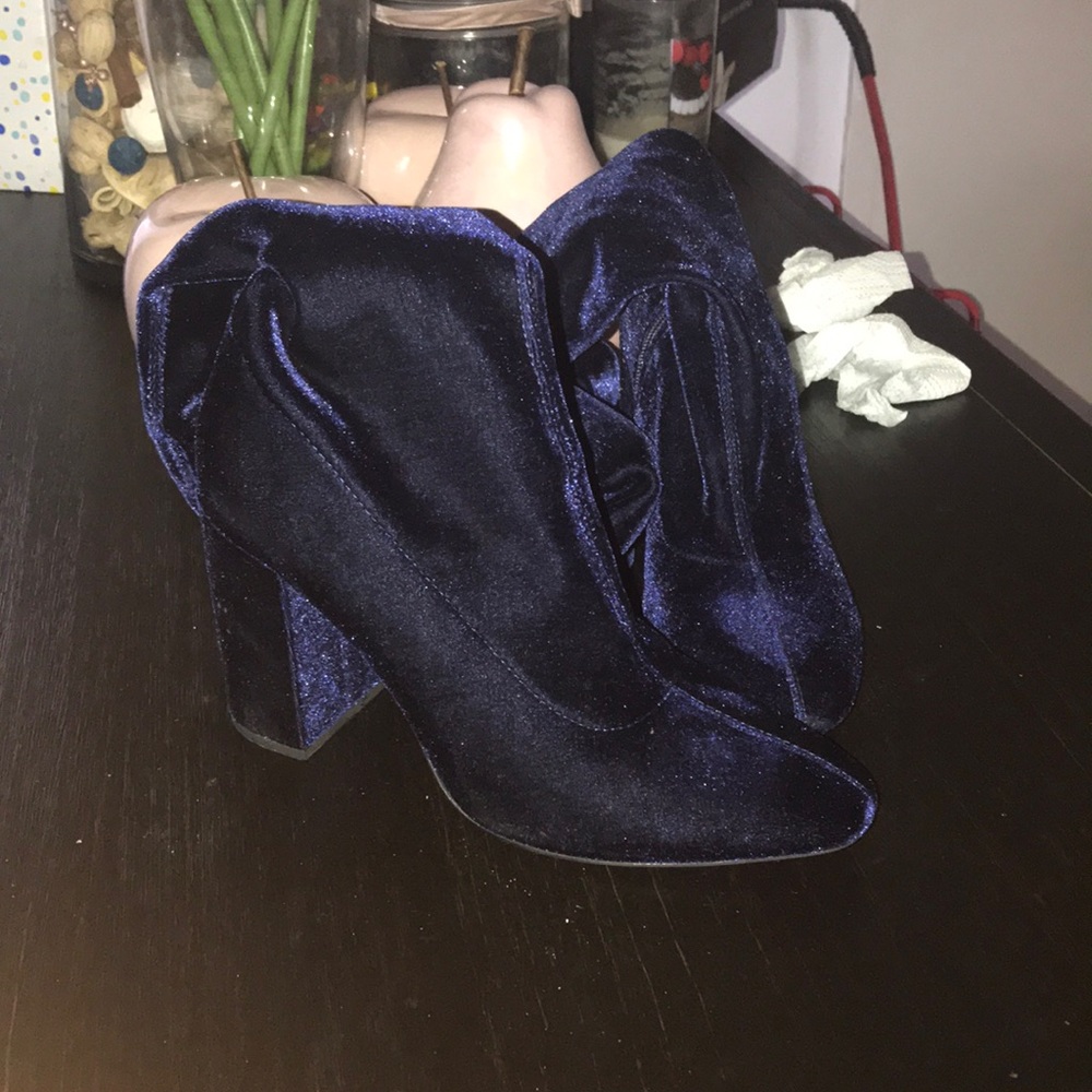 Velour royal boots